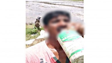 లైవ్ లో రైతు ఆత్మహత్య, farmer suicide in Telangana