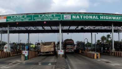 టోల్ గేట్ల పై కేంద్రం షాకింగ్ నిర్ణయం, govt to remove toll plazas