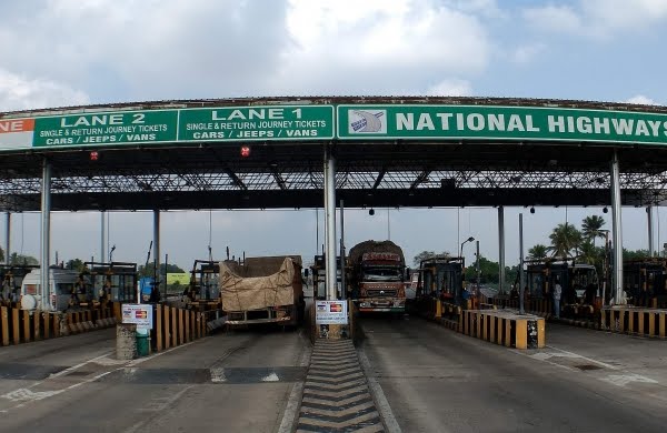 టోల్ గేట్ల పై కేంద్రం షాకింగ్ నిర్ణయం, govt to remove toll plazas